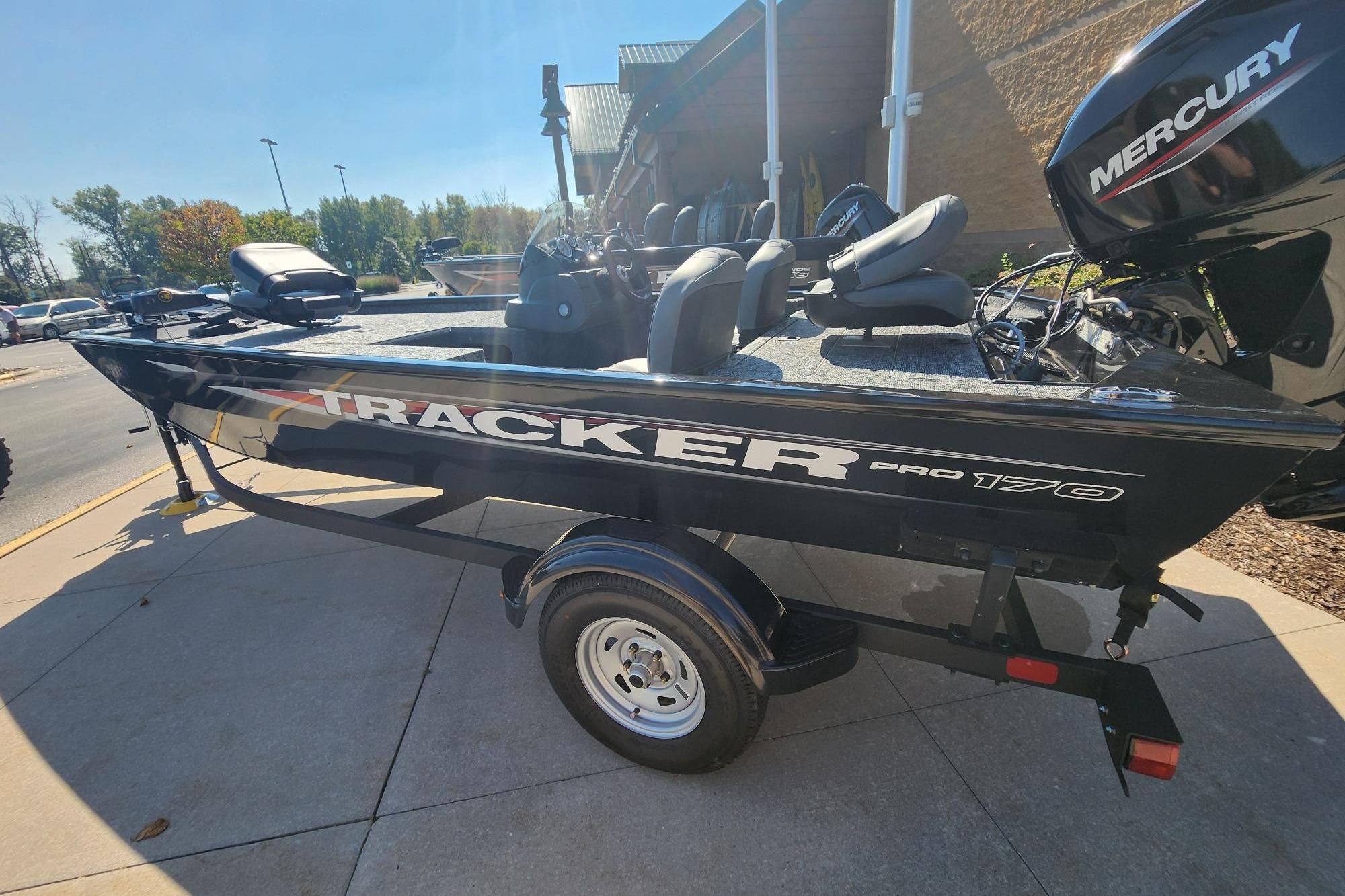 2025 TRACKER PRO 170 | Bass Pro Shops